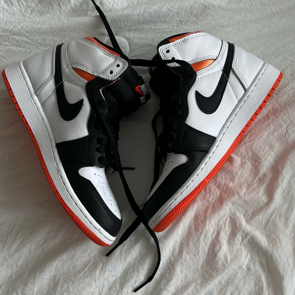 Air Jordan 1 Retro High OG 'Electro Orange 2021